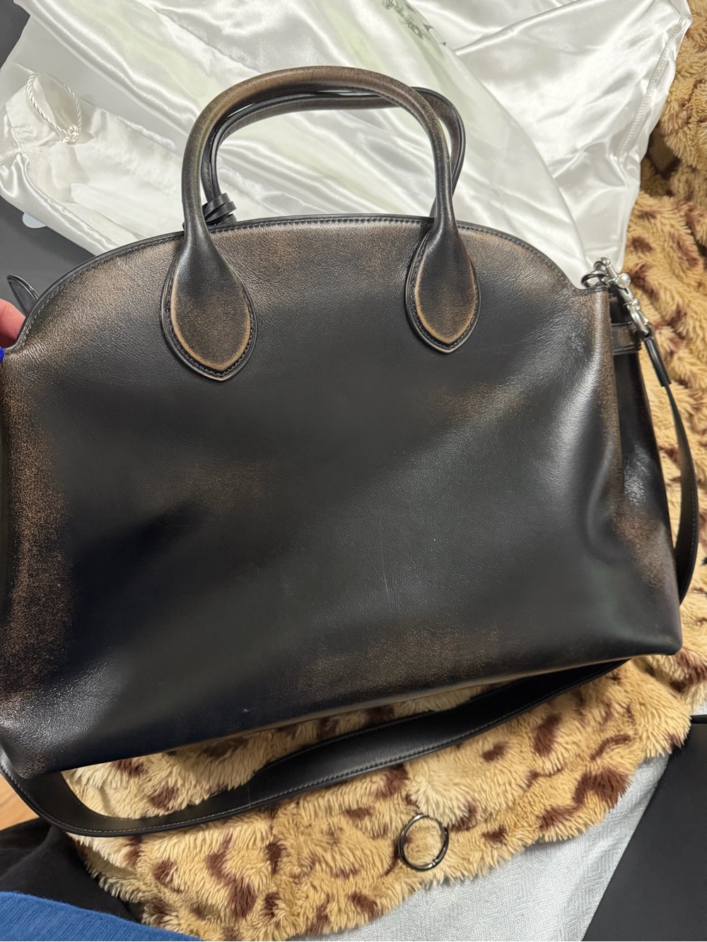 ✨ Coach Empire Carryall 40 in Loved Leather ✨ - Picture 2 of 10